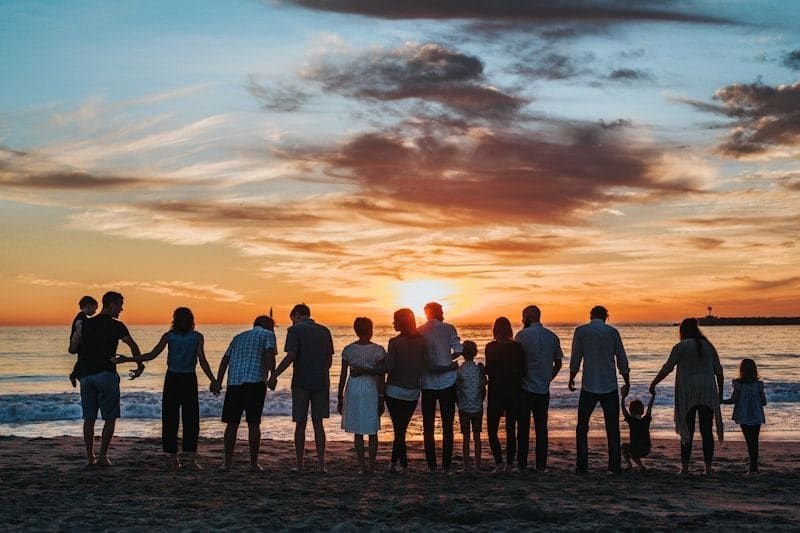 Família buscando apoio administrativo em saúde